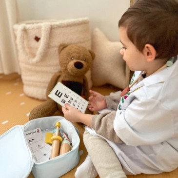 Ξύλινο Σετ Γιατρού με βαλιτσάκι Tooky Toy TTKC567N